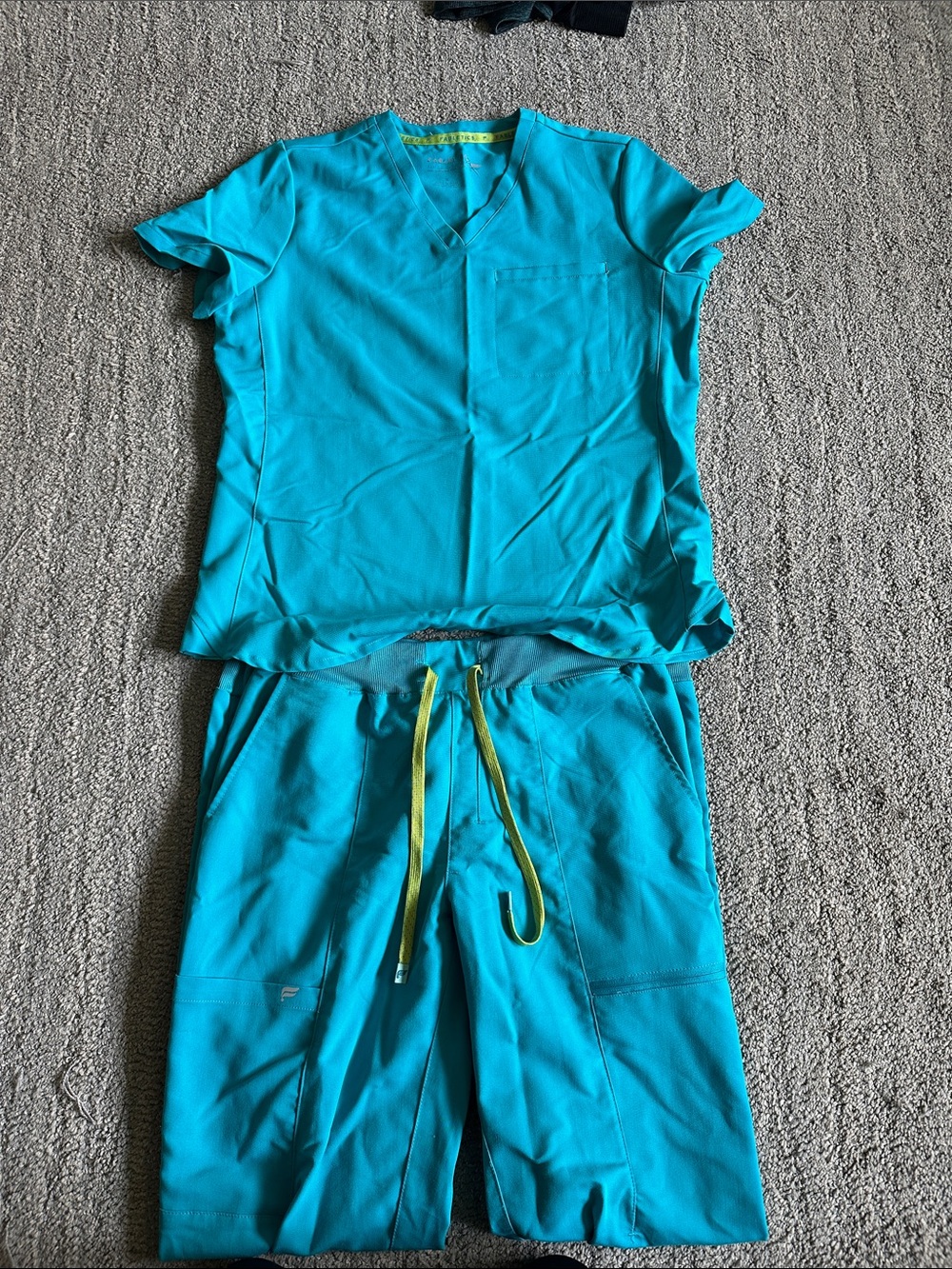 Fabletics Scrub set